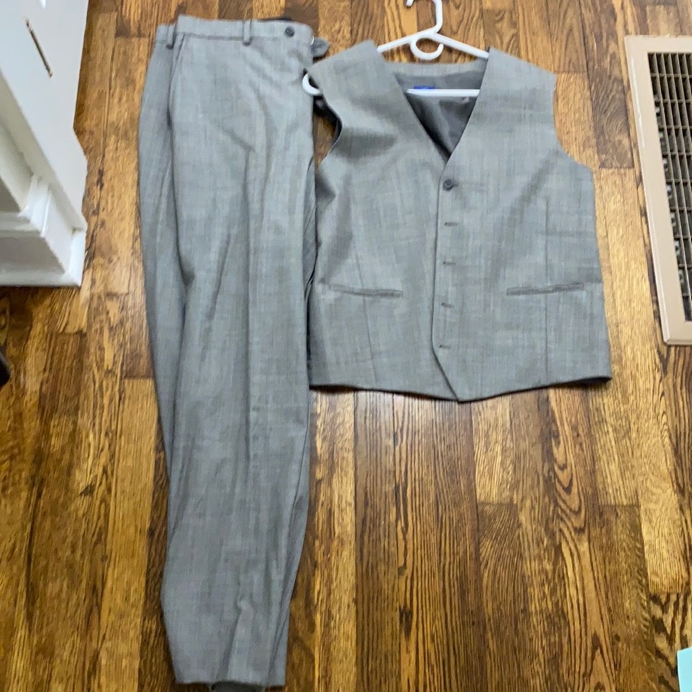 Grey egara suit with vest and pants